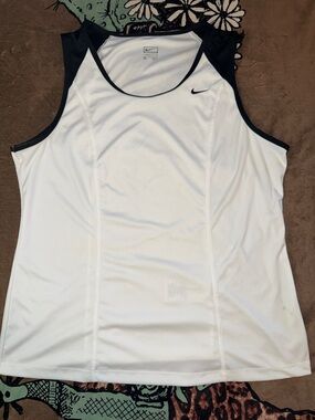 Nike White and Black Women’s Athletic Tank Top NWOT PLEASE SEE PICTURES!